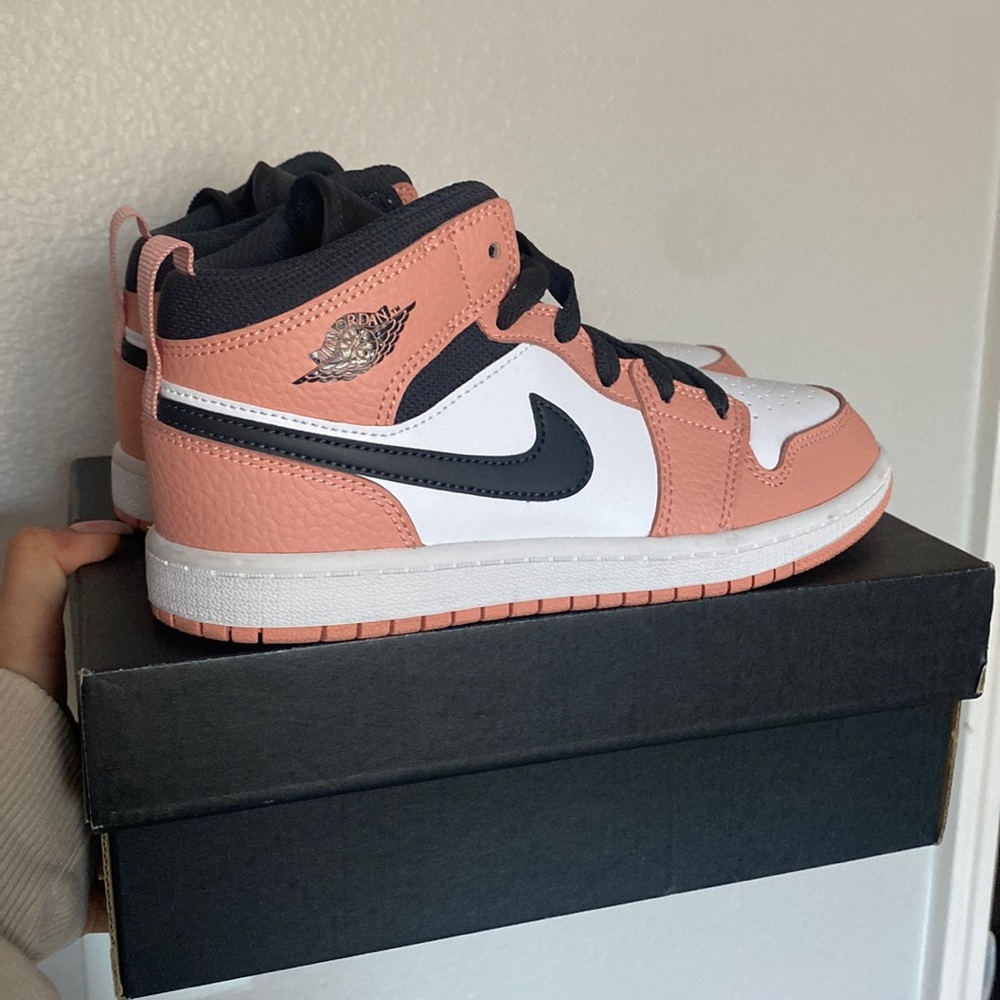 Jordan 1 Mid